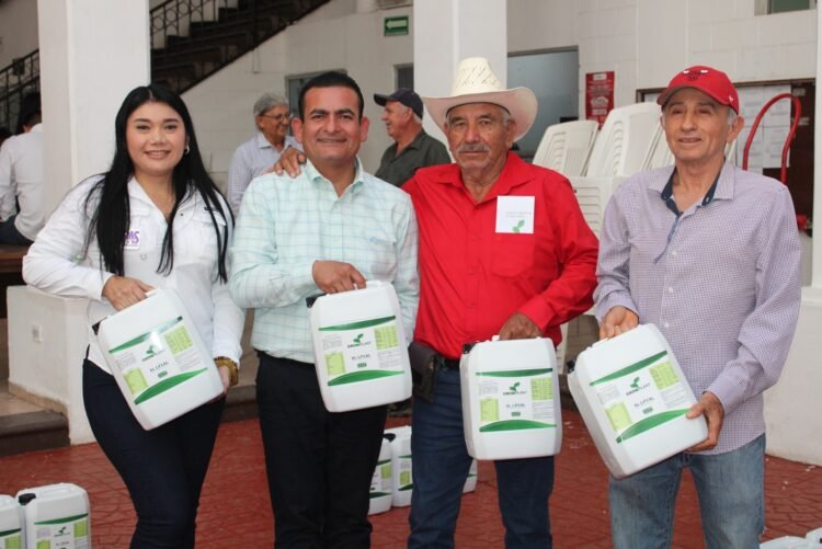 Buscan regenerar suelos agrícolas en Navolato con fertilizante orgánico