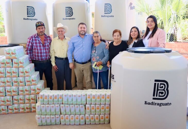 Lleva alcalde tinacos, harimasa y obras a la sierra de Badiraguato