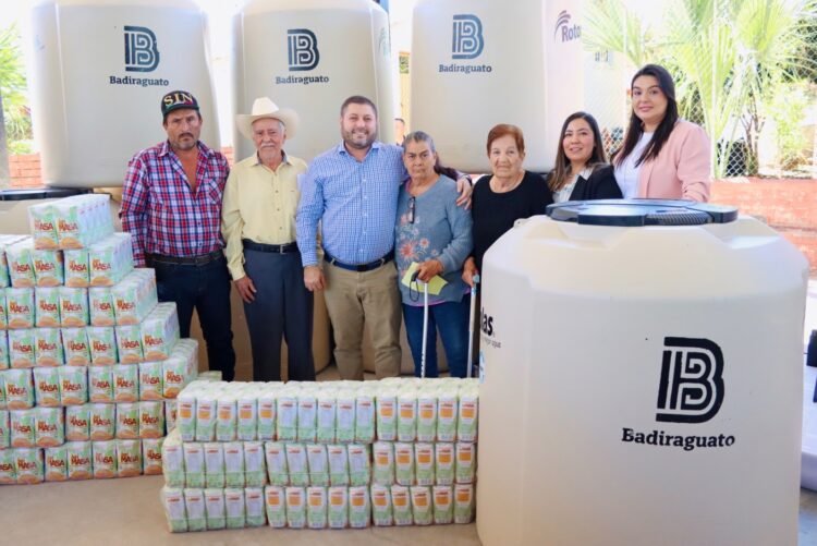 Lleva alcalde tinacos, harimasa y obras a la sierra de Badiraguato