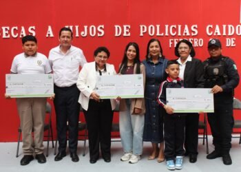 Becan en Navolato a hijos e hijas de policías caídos