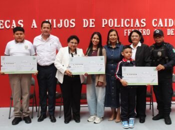 Becan en Navolato a hijos e hijas de policías caídos