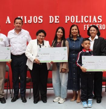 Becan en Navolato a hijos e hijas de policías caídos