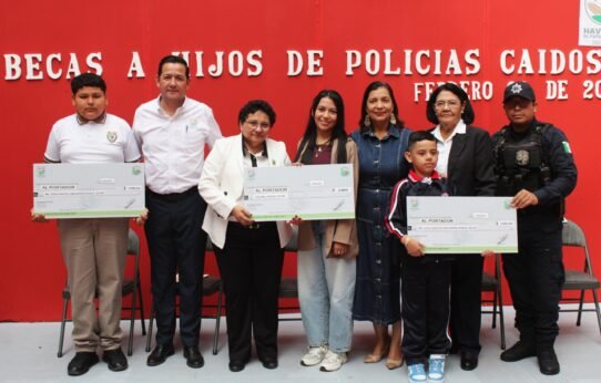 Becan en Navolato a hijos e hijas de policías caídos