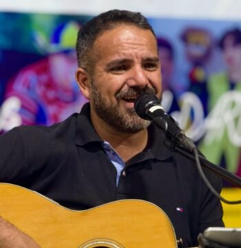 La noche se volvió canción en el Paseo del Ángel <br> <span style='color:#FFFFFF;font-size:16px;letter-spacing:1px;'>Humberto Solano y Berna Galindo ofrecieron trova, memoria y cercanía.</span>