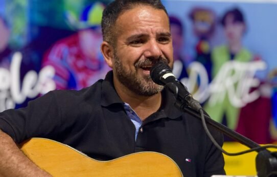 La noche se volvió canción en el Paseo del Ángel <br> <span style='color:#FFFFFF;font-size:16px;'>Humberto Solano y Berna Galindo ofrecieron trova, memoria y cercanía.</span>