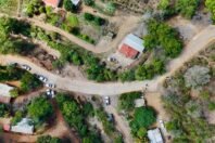 Obra pública alcanza Ojo de Agua, Badiraguato; pavimentan acceso escolar