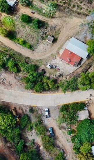 Obra pública alcanza Ojo de Agua, Badiraguato; pavimentan acceso escolar