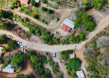 Obra pública alcanza Ojo de Agua, Badiraguato; pavimentan acceso escolar
