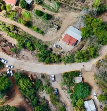 Obra pública alcanza Ojo de Agua, Badiraguato; pavimentan acceso escolar