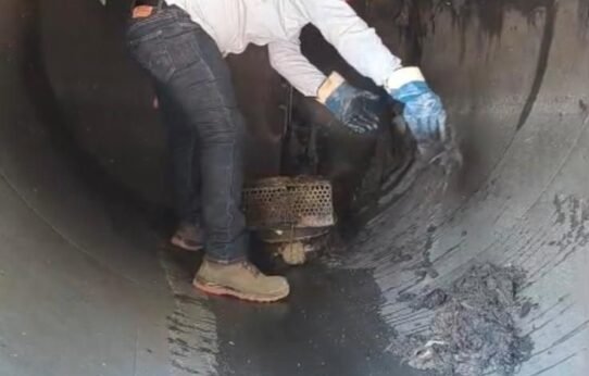 El drenaje no es un basurero; lo asfixian con toallas húmedas