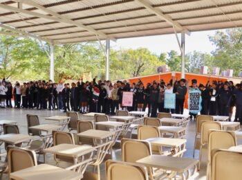 Renuevan mobiliario en secundaria de Badiraguato; equipan cinco aulas