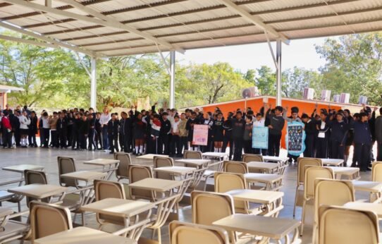 Renuevan mobiliario en secundaria de Badiraguato; equipan cinco aulas