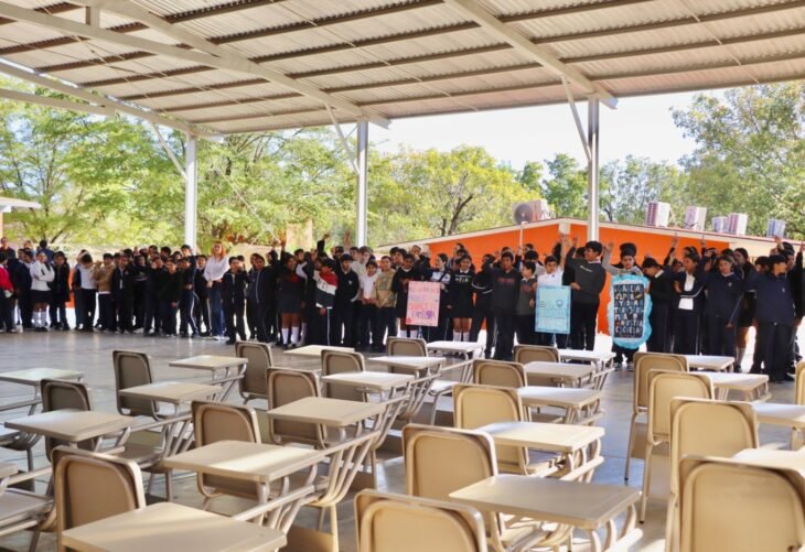 Renuevan mobiliario en secundaria de Badiraguato; equipan cinco aulas
