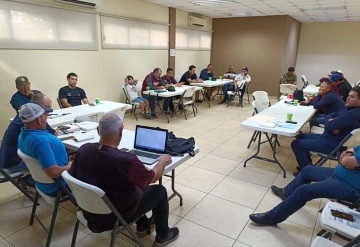 El playball tiene cuenta regresiva en la campaña 50 de la Liga Japac <br> <span style='color:#FFFFFF;font-size:16px;letter-spacing:1px;'>Presentan rosters y estatutos; el playball se mantiene para el 15 de marzo mientras la ceremonia de medio siglo se prepara para la jornada 4.</span>