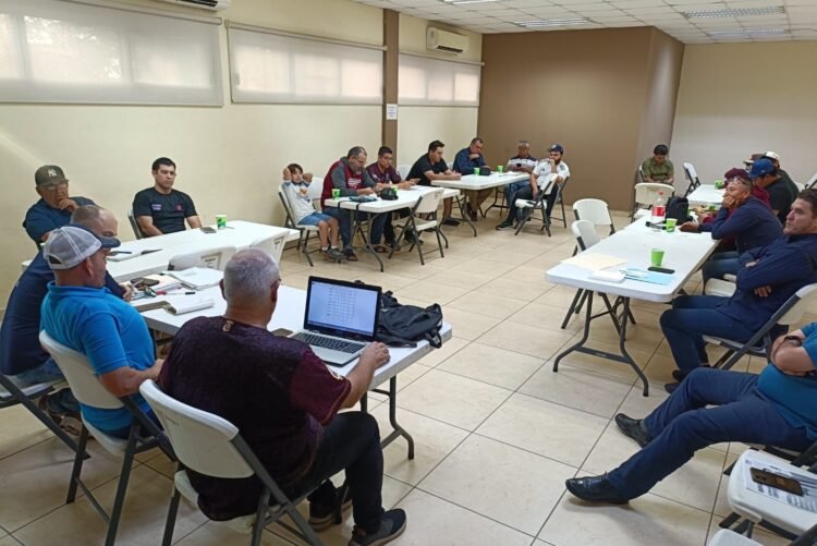 El playball tiene cuenta regresiva en la campaña 50 de la Liga Japac <br> <span style='color:#FFFFFF;font-size:16px;letter-spacing:1px;'>Presentan rosters y estatutos; el playball se mantiene para el 15 de marzo mientras la ceremonia de medio siglo se prepara para la jornada 4.</span>