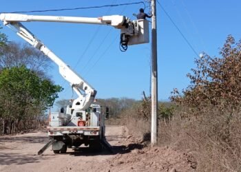 Más luz en la sierra: Badiraguato supera las 2 mil luminarias en comunidades <br> <span style='color:#FFFFFF;font-size:16px;letter-spacing:1px;'>El alumbrado avanza en zonas donde la oscuridad marcaba la rutina diaria</span>