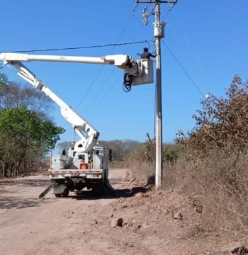 Más luz en la sierra: Badiraguato supera las 2 mil luminarias en comunidades <br> <span style='color:#FFFFFF;font-size:16px;letter-spacing:1px;'>El alumbrado avanza en zonas donde la oscuridad marcaba la rutina diaria</span>