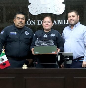 Entregan uniformes y calzado a policías y Protección Civil en Badiraguato <br> <span style='color:#FFFFFF;font-size:16px;letter-spacing:1px;'>El equipamiento forma parte de las acciones para fortalecer las condiciones laborales y operativas de los cuerpos de seguridad</span>