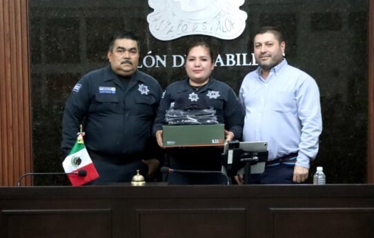 Entregan uniformes y calzado a policías y Protección Civil en Badiraguato