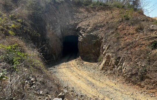 Sale con vida tras 100 horas bajo tierra en mina de El Rosario