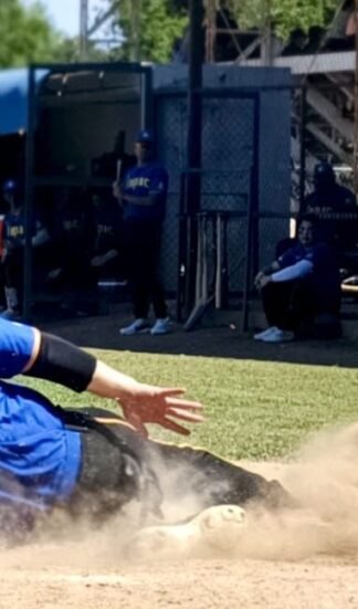 Blanqueada, voltereta y béisbol de alto voltaje: así arrancó el 50 aniversario de Liga JAPAC