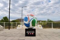Balón monumental alusivo al Mundial 2026 llega al malecón de Badiraguato