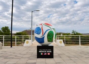 Balón monumental alusivo al Mundial 2026 llega al malecón de Badiraguato