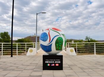 Balón monumental alusivo al Mundial 2026 llega al malecón de Badiraguato