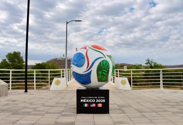 Balón monumental alusivo al Mundial 2026 llega al malecón de Badiraguato