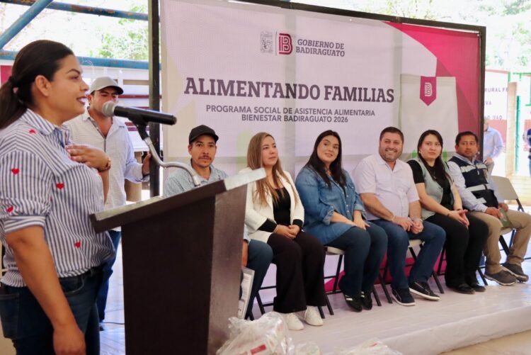 Llevan apoyos alimentarios a familias de La Soledad, en la sierra de Badiraguato