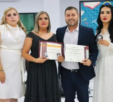 Reconocen y festejan a docentes de Badiraguato