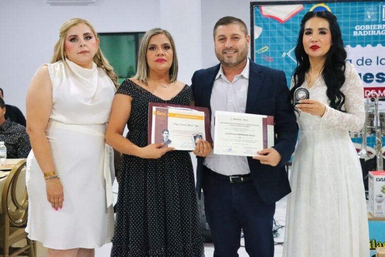 Reconocen y festejan a docentes de Badiraguato