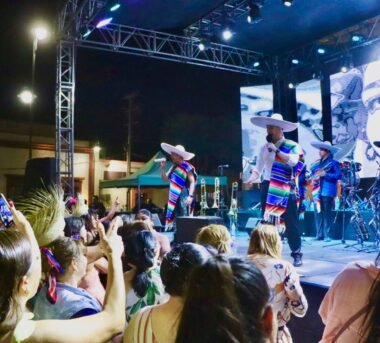 Madres de familia celebran su día con música y convivencia en Badiraguato