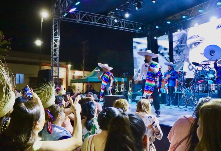 Madres de familia celebran su día con música y convivencia en Badiraguato