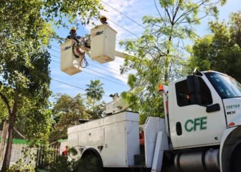 Ayuntamiento de Badiraguato plantea a la CFE problemática por apagones en comunidades