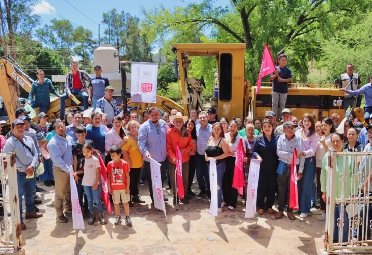 José Paz López inicia pavimentación y lleva apoyos sociales a Santiago de los Caballeros