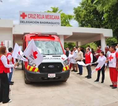 Cruz Roja Badiraguato recibe una nueva ambulancia equipada