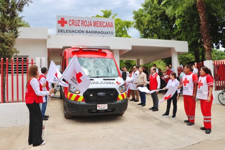Cruz Roja Badiraguato recibe una nueva ambulancia equipada