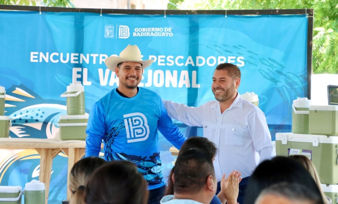 Pescadores de El Varejonal reciben apoyos; anuncian más pavimentación para la comunidad