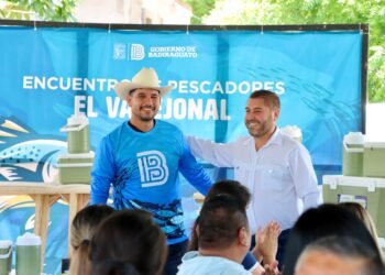 Pescadores de El Varejonal reciben apoyos; anuncian más pavimentación para la comunidad