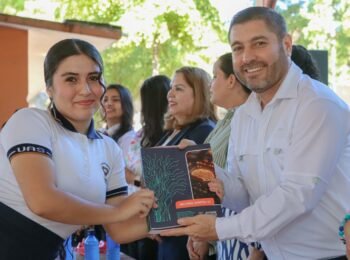 José Paz López acompaña regreso a clases en Badiraguato