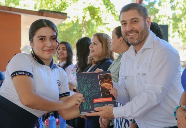 José Paz López acompaña regreso a clases en Badiraguato