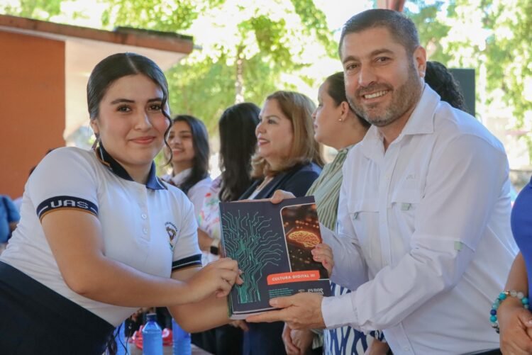 José Paz López acompaña regreso a clases en Badiraguato