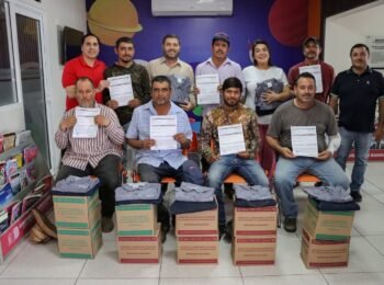 José Paz López entrega seguros de vida y bonos educativos a trabajadores de Badiraguato