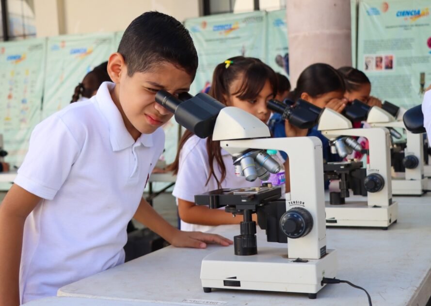 Viven la ciencia en Badiraguato, ¡sin salir de casa!